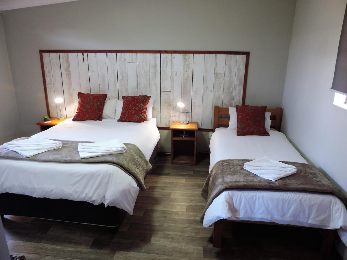 Teri-Lemveli Lodge Beaufort West Exterior foto